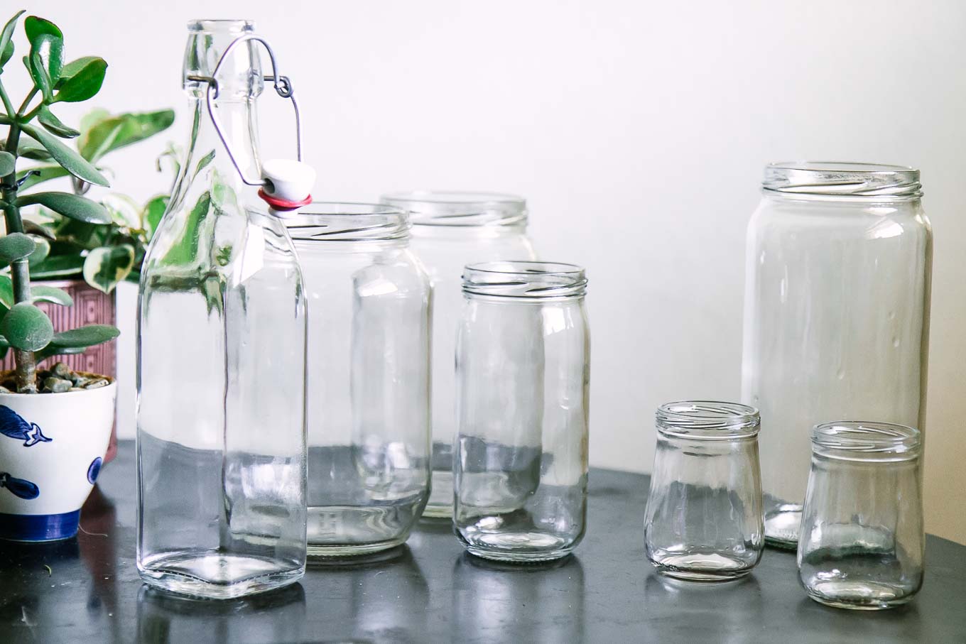 how-to-easily-remove-labels-from-glass-jars-with-natural-ingredients