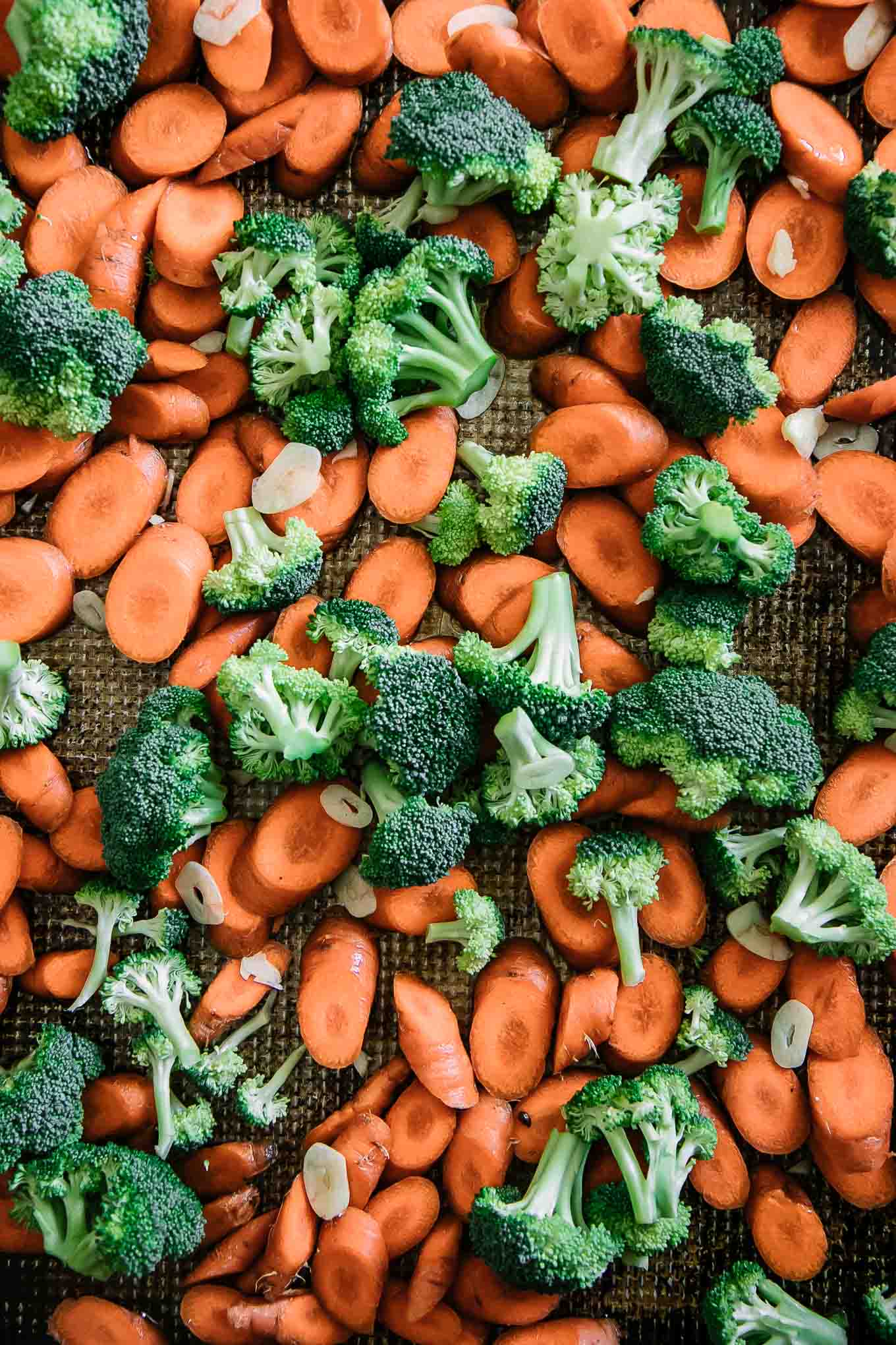 Roasted Broccoli and Carrots ⋆ 5 Ingredients, 30 Minutes, Super Tasty!