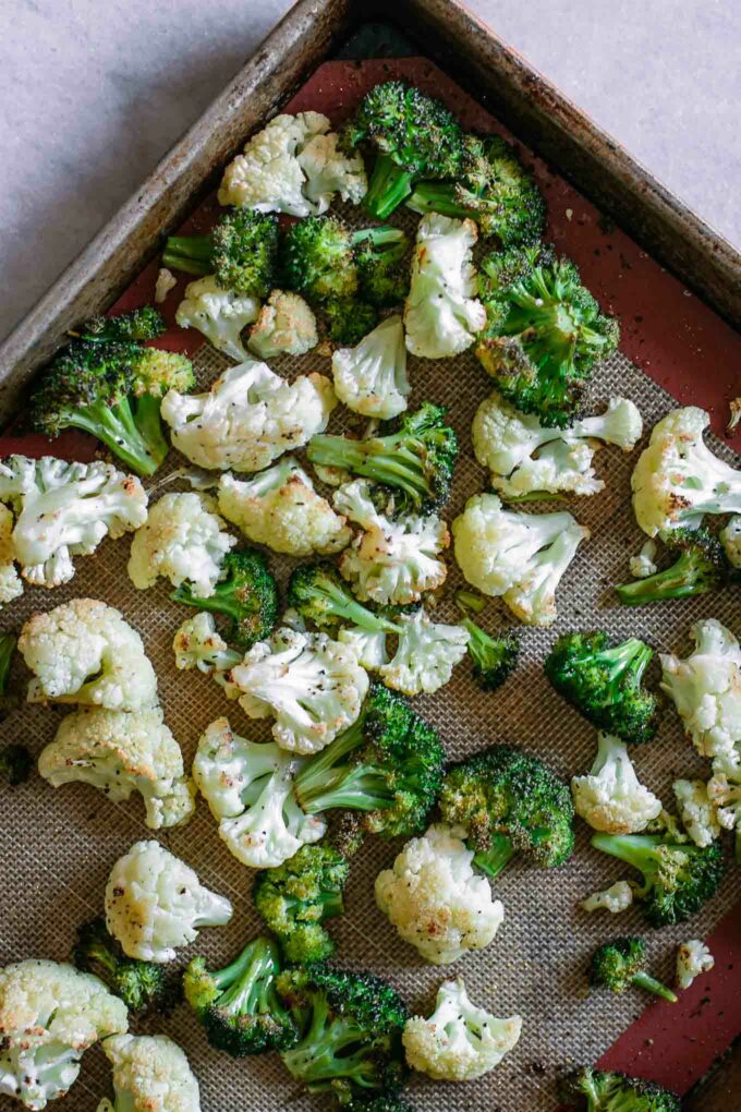 Roasted Cauliflower and Broccoli ⋆ 5 Ingredients + 30 Minutes!