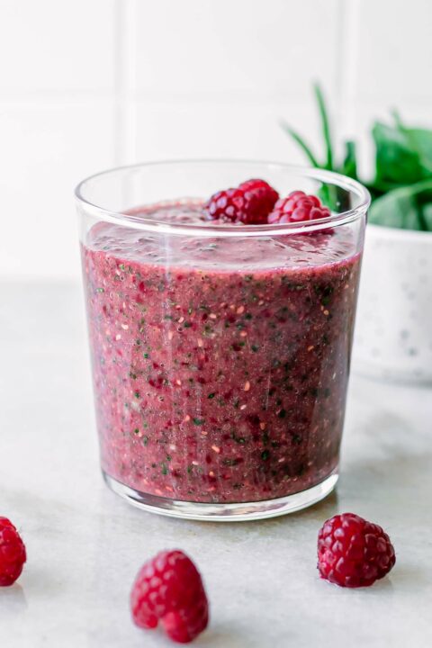Raspberry Spinach Smoothie ⋆ 5-Minute Plant-Based Smoothie!
