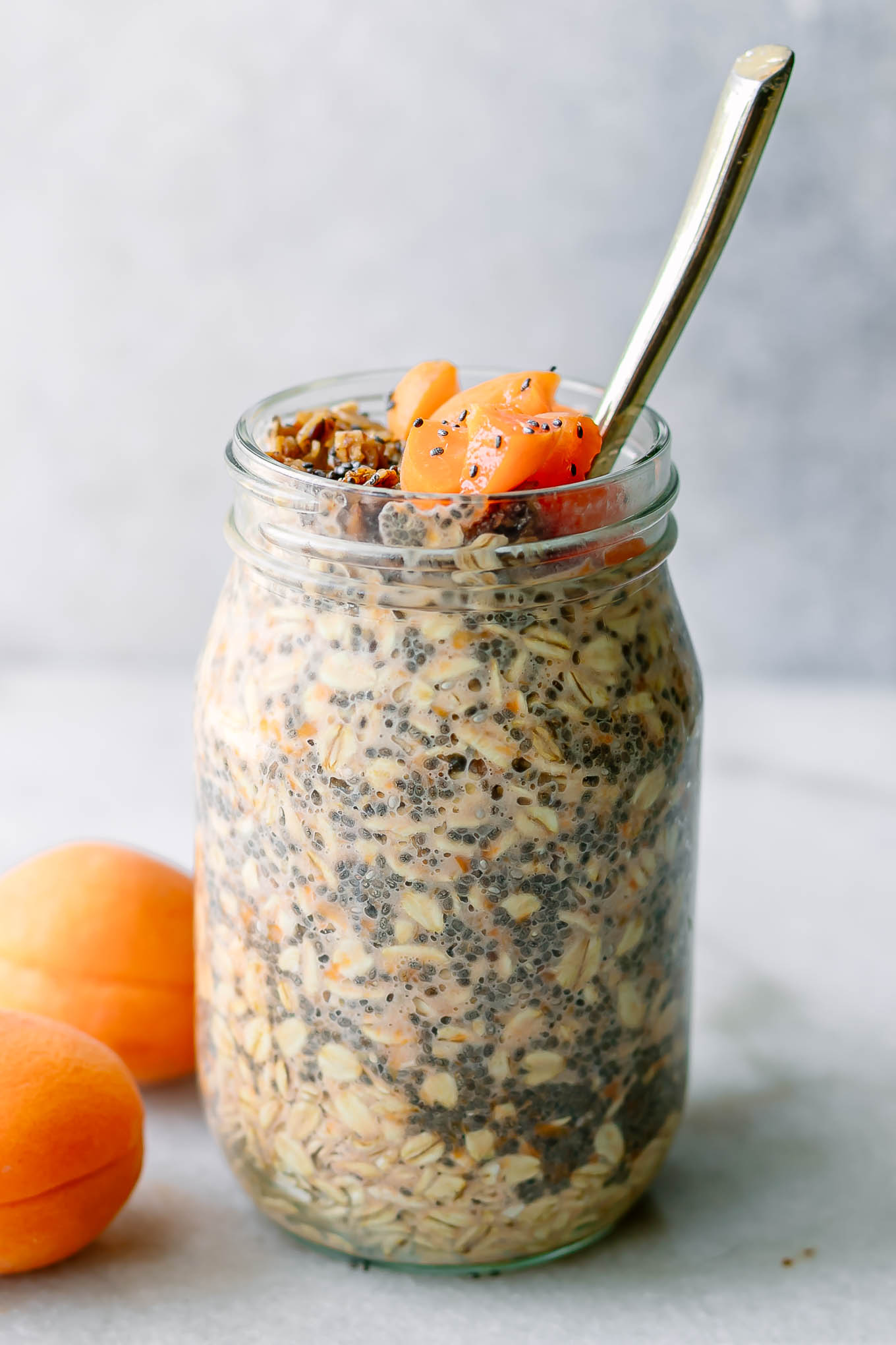 Apricot Overnight Oats ⋆ 5 Minutes to Prep for Breakfast on the Go!